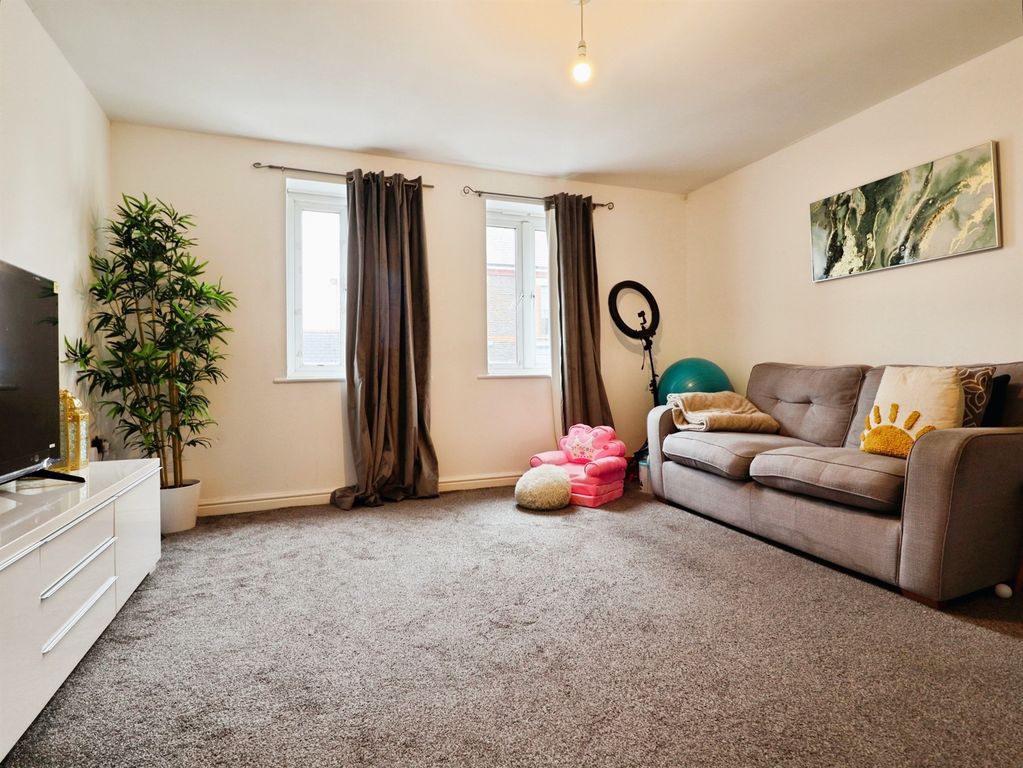 1 bed flat for saleBroadway, Cardiff CF24 photo 2