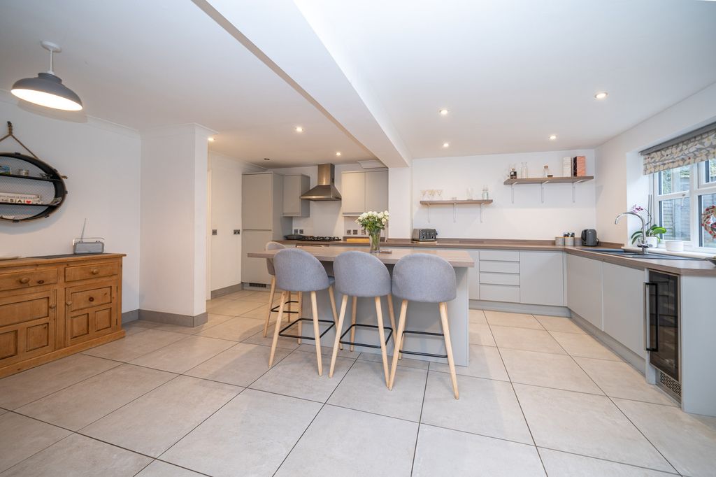 Additional image 2 of 4 bed link detached house for saleBrimstone Walk, Berkhamsted HP4