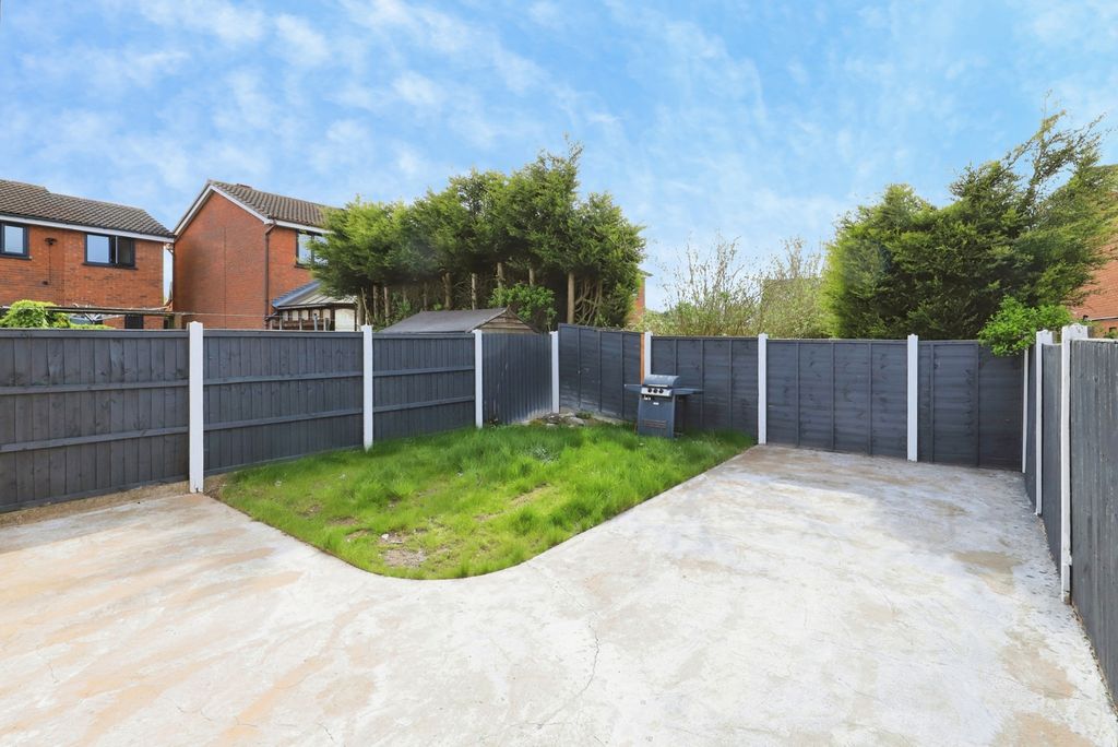 Additional image 11 of 4 bed semi-detached house for saleSheaves Close, Bilston, West Midlands WV14