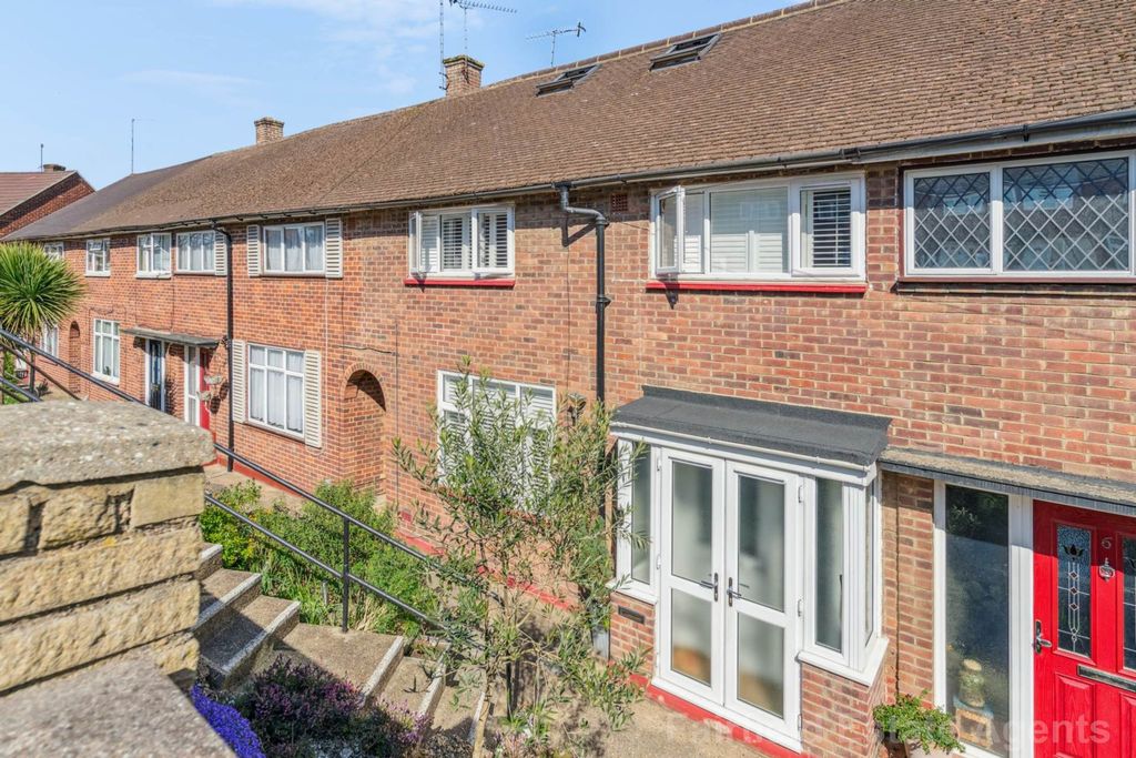 4 bed terraced house for saleLongcliffe Path, South Oxhey, Watford WD19