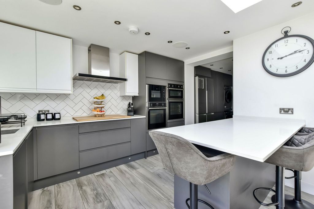 Additional image 9 of 4 bed semi-detached house for saleHazelwood Lane, Abbots Langley WD5