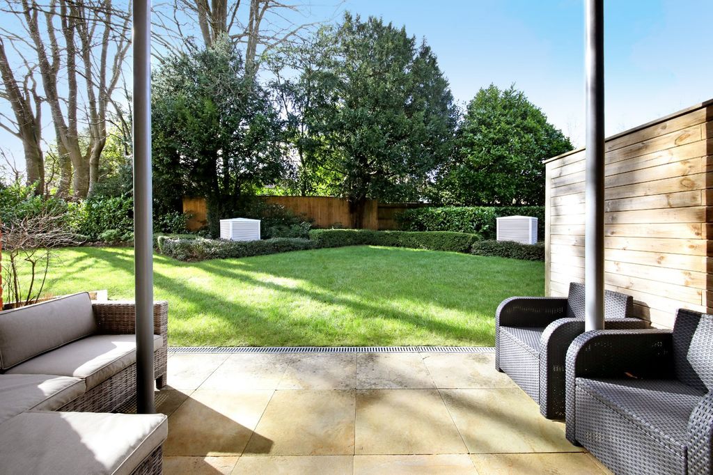 Additional image 2 of 2 bed flat for saleStation Road, Beaconsfield, Buckinghamshire HP9