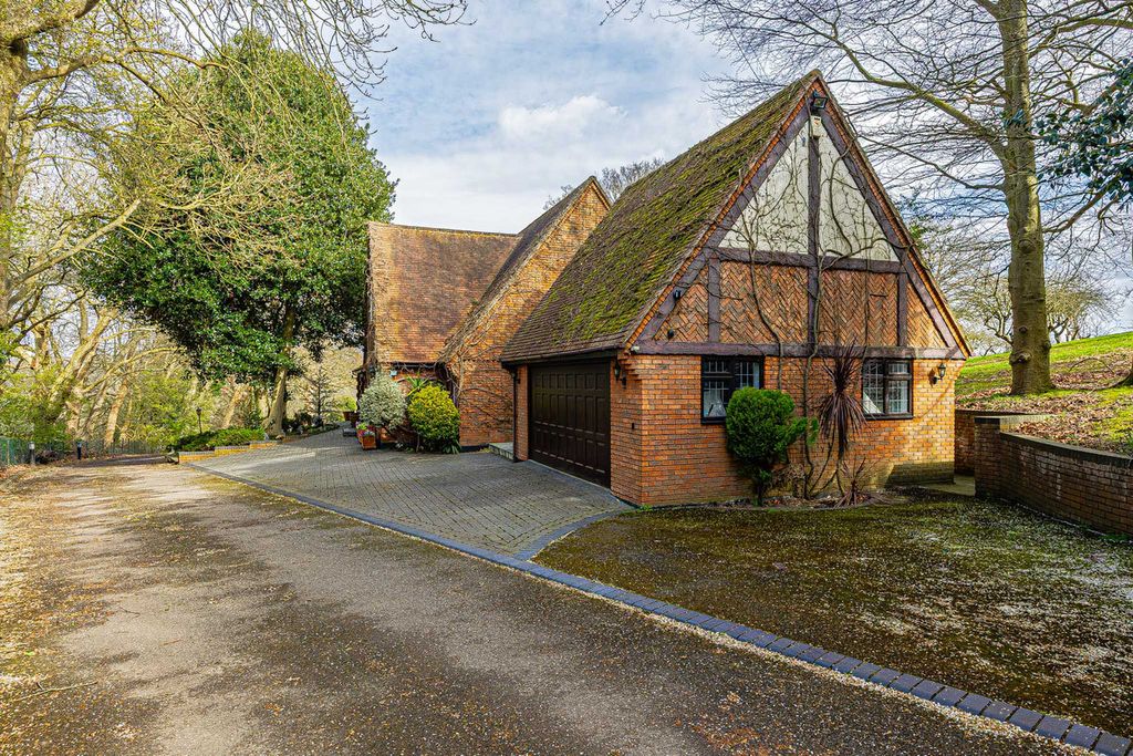 Additional image 4 of 4 bed detached house for saleVicarage Hill, Benfleet SS7