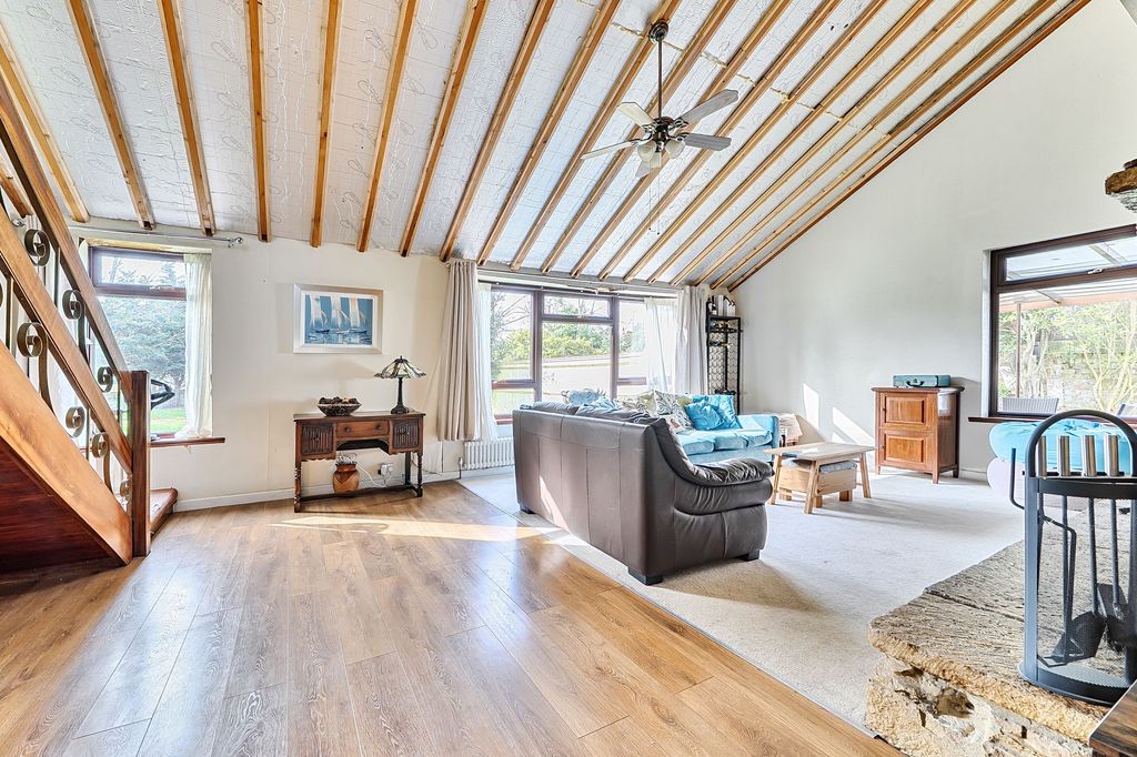 Additional image 2 of 5 bed detached house for saleHavant Road, Emsworth PO10