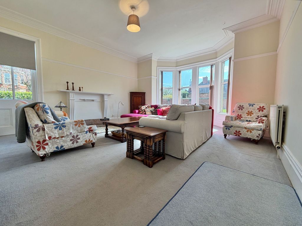 3 bed flat for saleCromwell Crescent, Carlisle CA3 photo 4