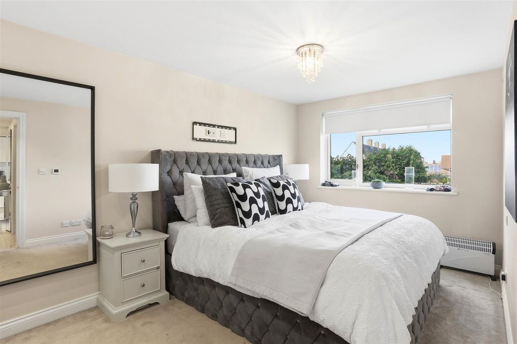 Additional image 9 of 2 bed flat for salePound Road, Banstead SM7