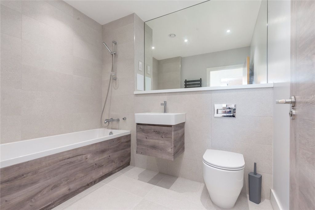 Additional image 10 of 2 bed flat for saleShoemakers Square, Holyrood, Edinburgh EH8
