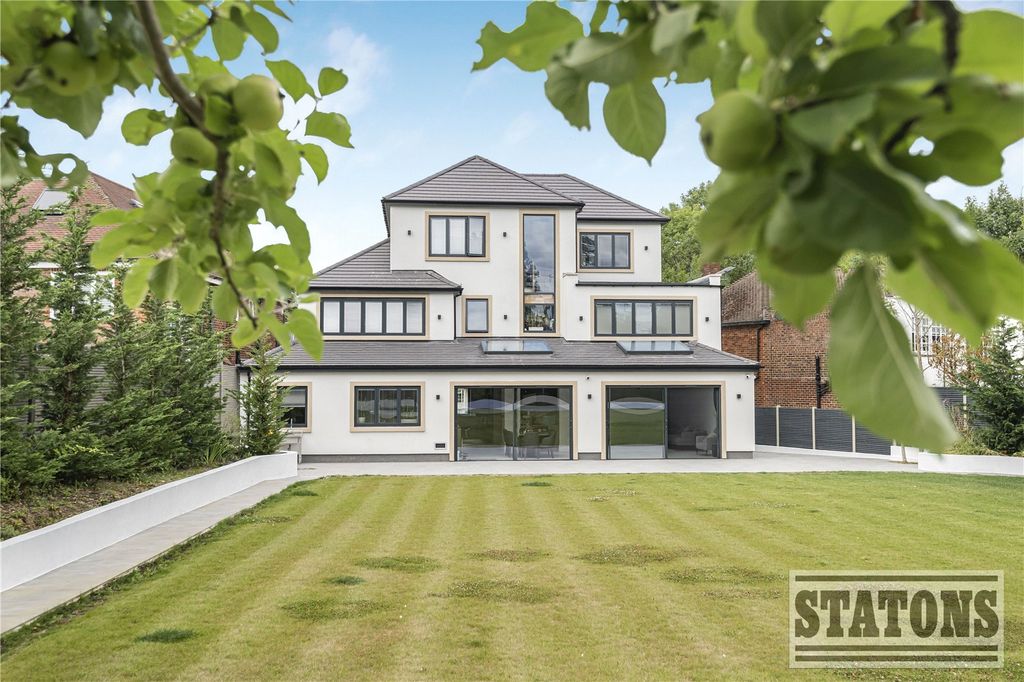 5 bed detached house for saleKingwell Road, Hadley Wood EN4