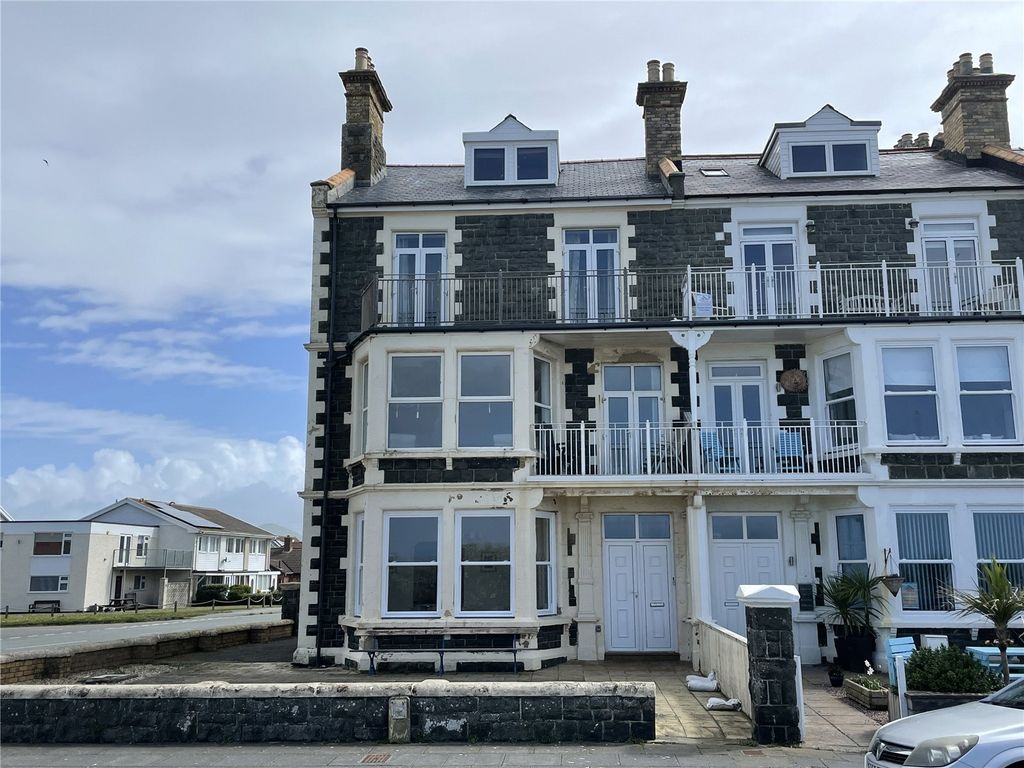 2 bed flat for saleMarine Parade, Tywyn, Gwynedd LL36