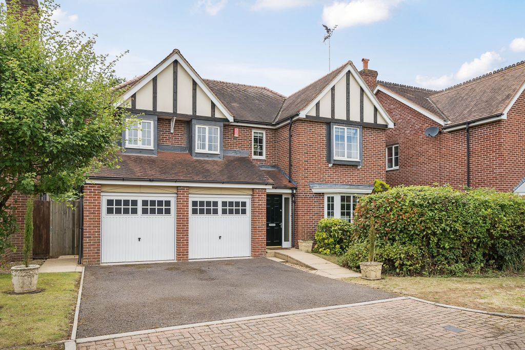 5 bed detached house for saleEaves Close, Addlestone KT15