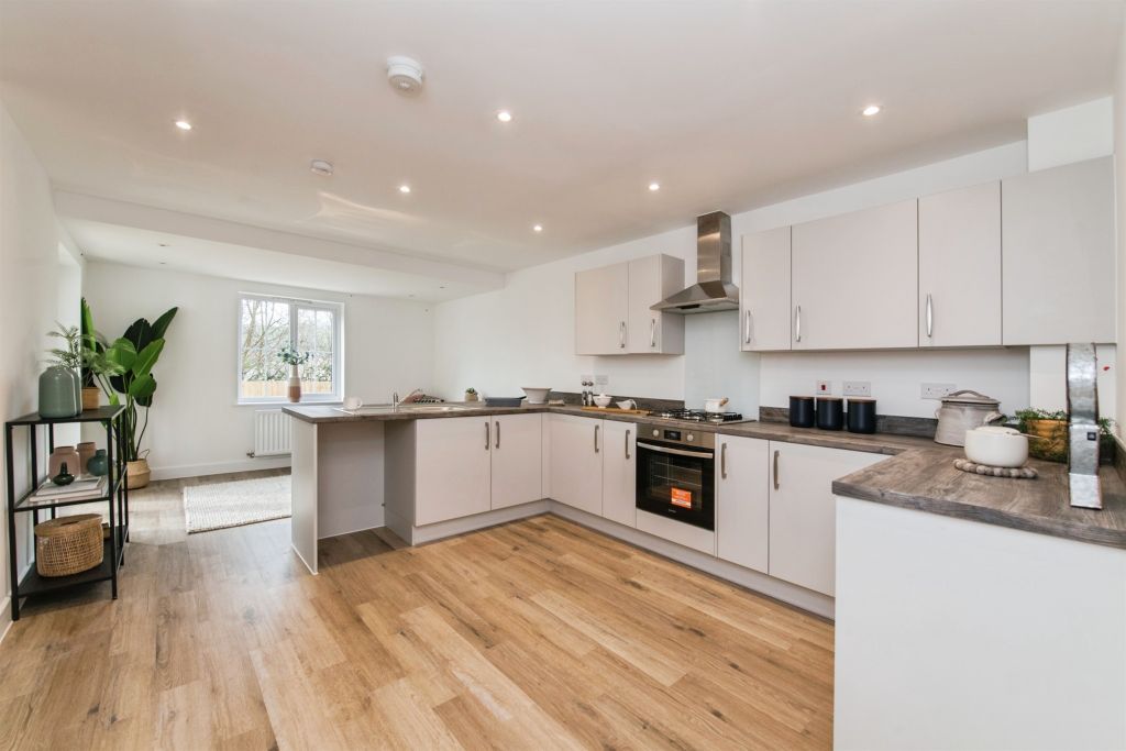 4 bed detached house for saleCovert Close, Axminster EX13 photo 2