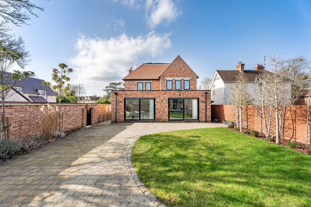 Additional image 2 of 5 bed detached house for sale137 Kimbolton Road, Bedford, Bedfordshire MK41