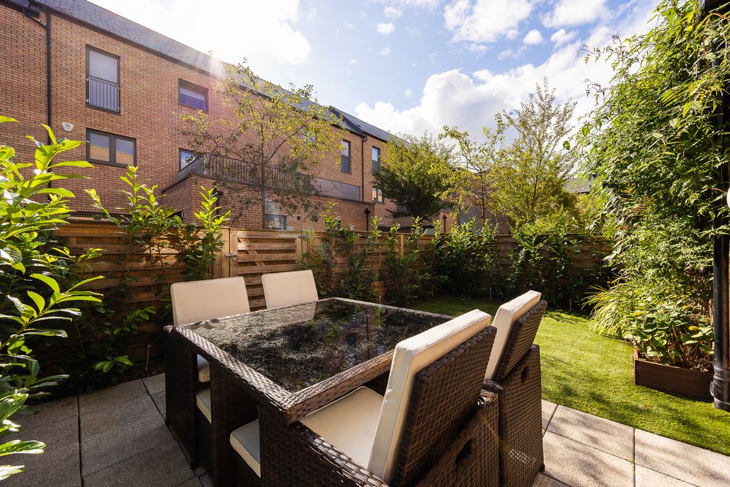 Additional image 31 of 4 bed town house for sale20 Lawrie Reilly Place, Edinburgh EH7