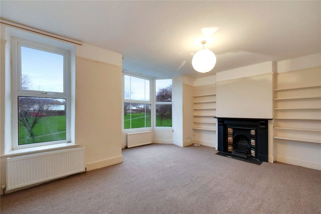 2 bed maisonette for saleHills View, Barnstaple, Devon EX32 photo 3
