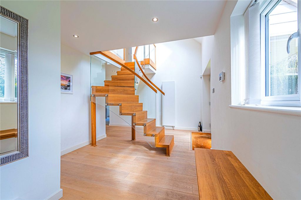 Additional image 8 of 5 bed detached house for saleGaveston Drive, Berkhamsted, Hertfordshire HP4