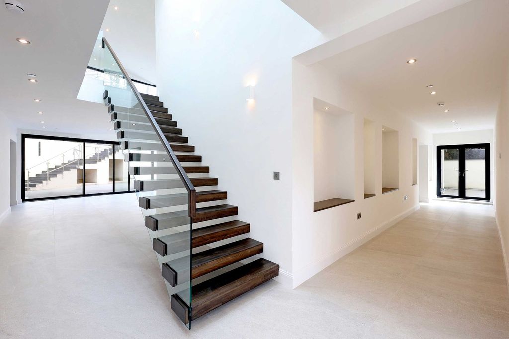 Additional image 8 of 6 bed detached house for saleStation Road, Amersham, Buckinghamshire HP7