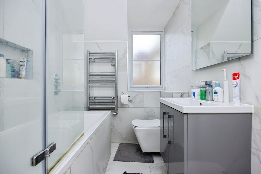 Additional image 15 of 2 bed maisonette for saleEggars Hill, Aldershot, Hampshire GU11