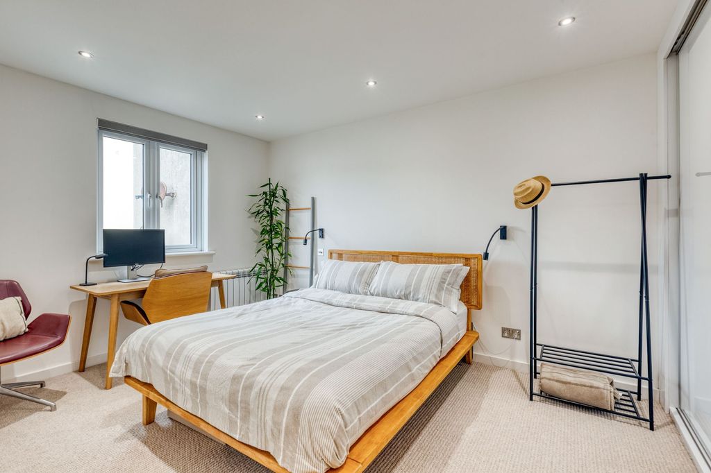 Additional image 4 of 2 bed flat for sale2 Windmark, Byron Lane, St Helier JE2