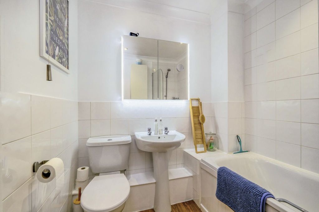 Additional image 13 of 2 bed flat for saleHankins Court, Winchester, Hampshire SO24