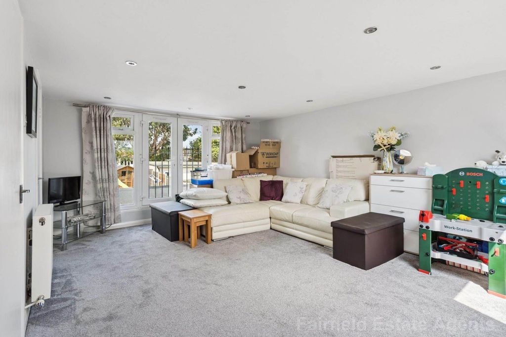 Additional image 6 of 3 bed semi-detached bungalow for salePenrose Avenue, Carpenders Park, Watford WD19