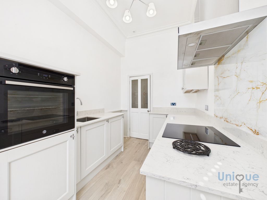 Additional image 6 of 2 bed flat for sale2 St. Georges Square, Lytham St. Annes, Lytham St. Annes FY8