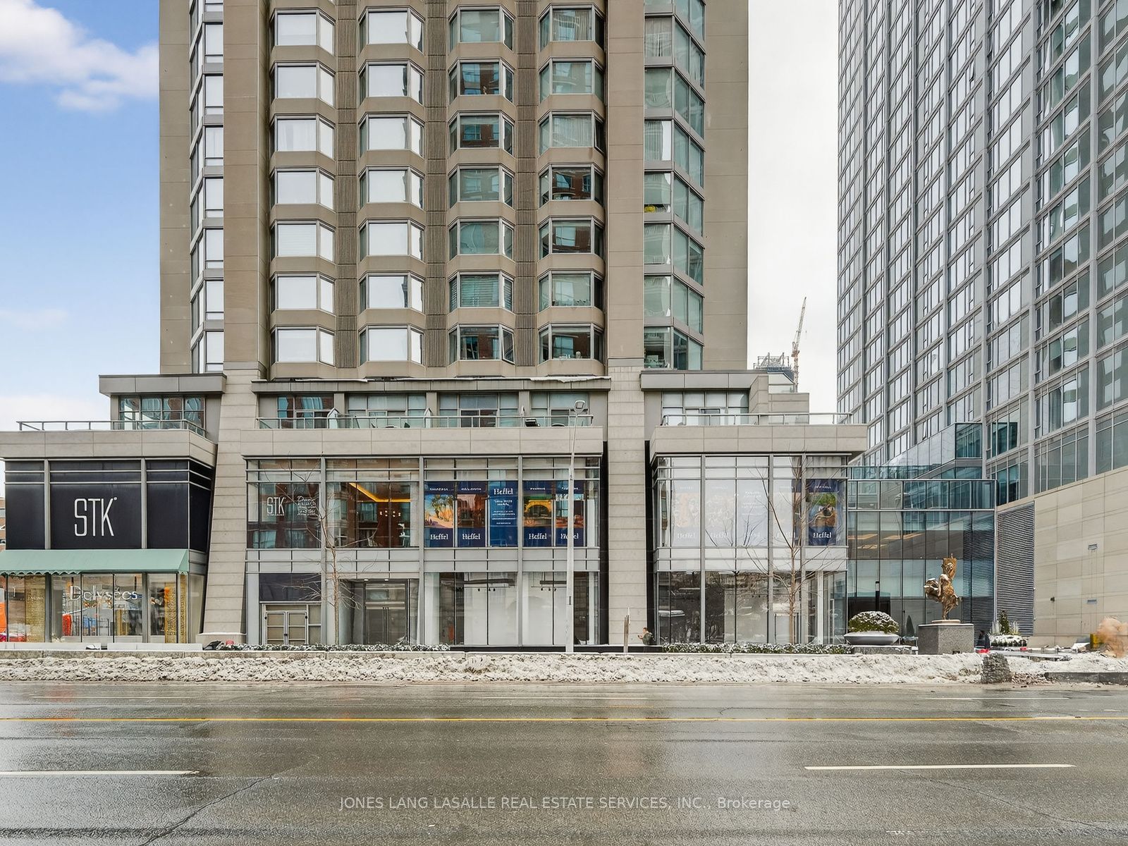 21 Avenue Road, Toronto, ON, M5S 1T8