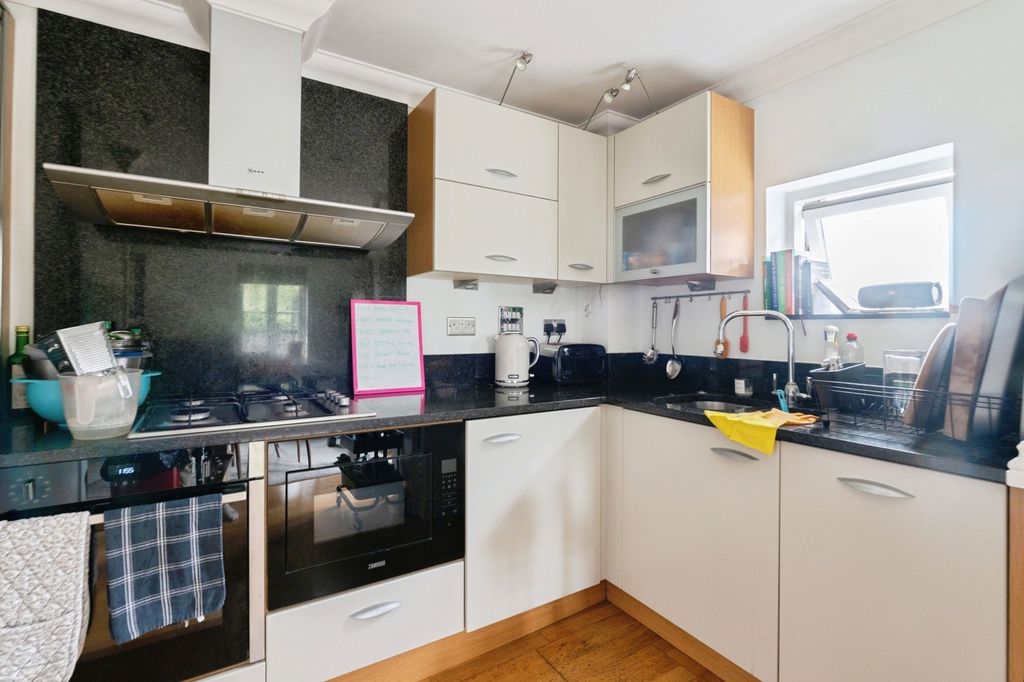 Additional image 9 of 3 bed flat for saleAlexander Mews, High Street, Billericay, Essex CM12