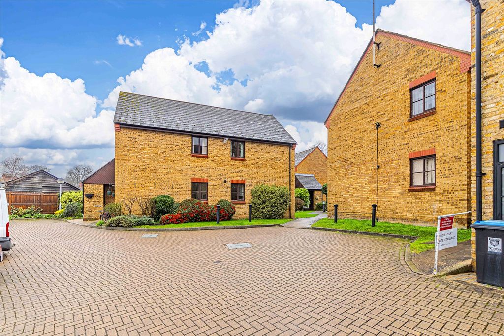 Additional image 16 of 2 bed flat for saleBridge Street, Berkhamsted, Hertfordshire HP4