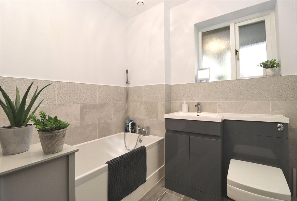 Additional image 10 of 2 bed flat for saleSt. Johns, Woking, Surrey GU21