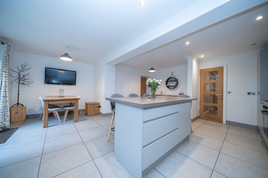 Additional image 6 of 4 bed link detached house for saleBrimstone Walk, Berkhamsted HP4