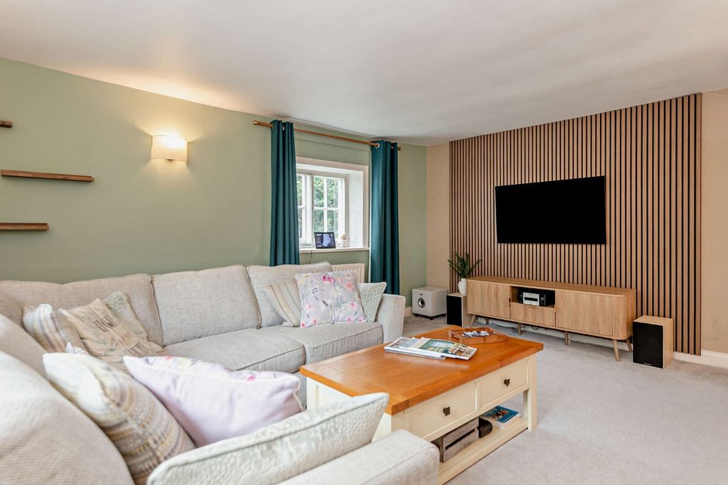 Additional image 8 of 6 bed detached house for saleEast Street, Billingshurst, West Sussex RH14
