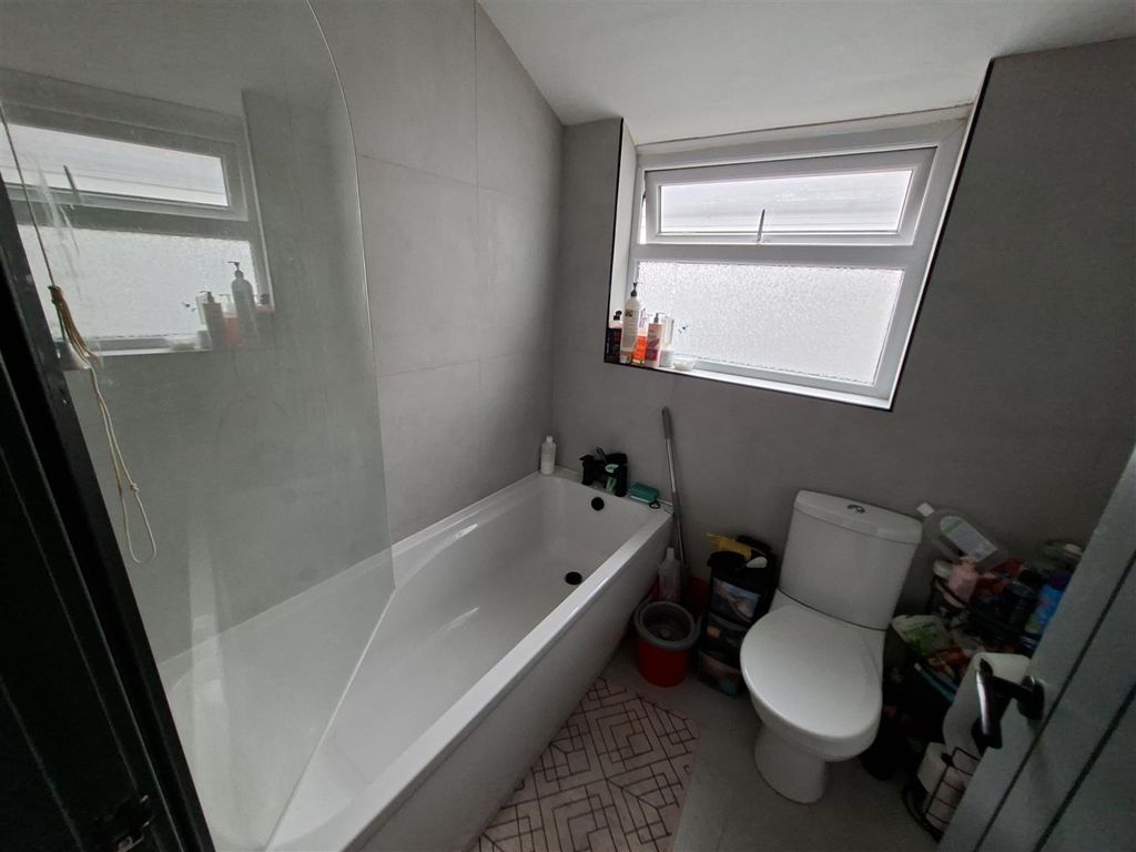 1 bed flat for saleCarlisle Street, Splott, Cardiff CF24 photo 2