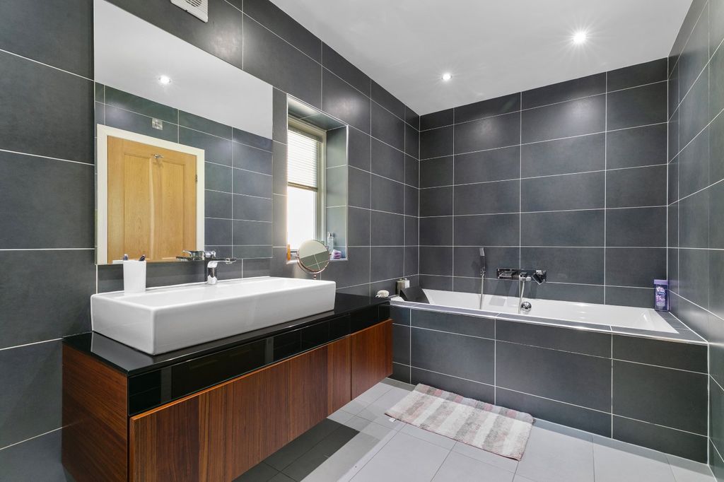 Additional image 8 of 4 bed detached house for salePark Drive, Bingley, West Yorkshire BD16