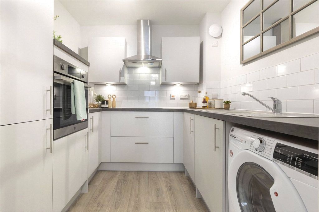 Additional image 3 of 2 bed flat for saleTwo Bed Apartment, Barum Lodge, North Walk, Barnstaple, Devon EX31