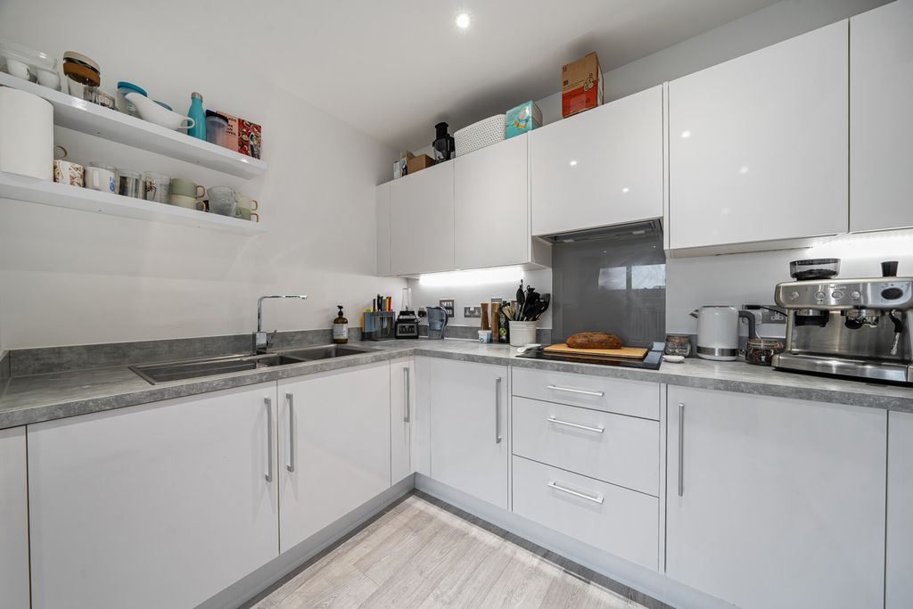 Additional image 7 of 2 bed flat for saleRegal Walk, Bexleyheath DA6