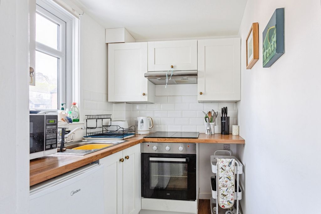 Additional image 2 of 1 bed flat for saleVictoria Grove, Bridport DT6