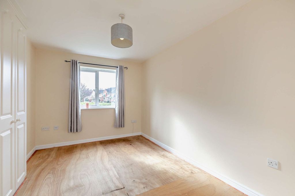 Additional image 9 of 2 bed flat for saleWain Avenue, Chesterfield S41