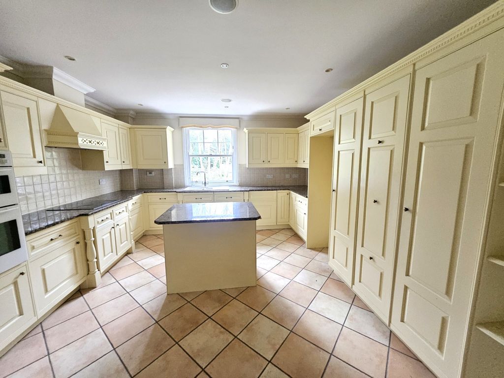 Additional image 4 of 3 bed flat for saleAlderwood Mews, Barnet EN4