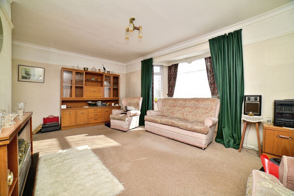 3 bed detached house for salePasture Road, Barton-Upon-Humber DN18 photo 5