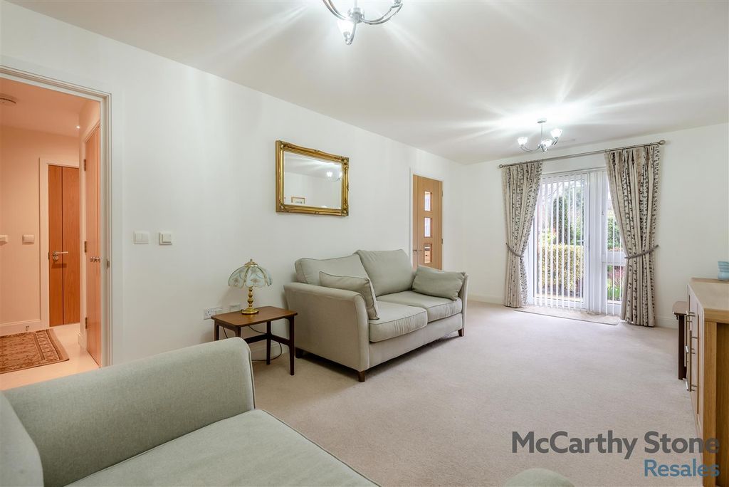 1 bed flat for saleJackson Place, Fields Park Drive, Alcester, Warwickshire B49 photo 4