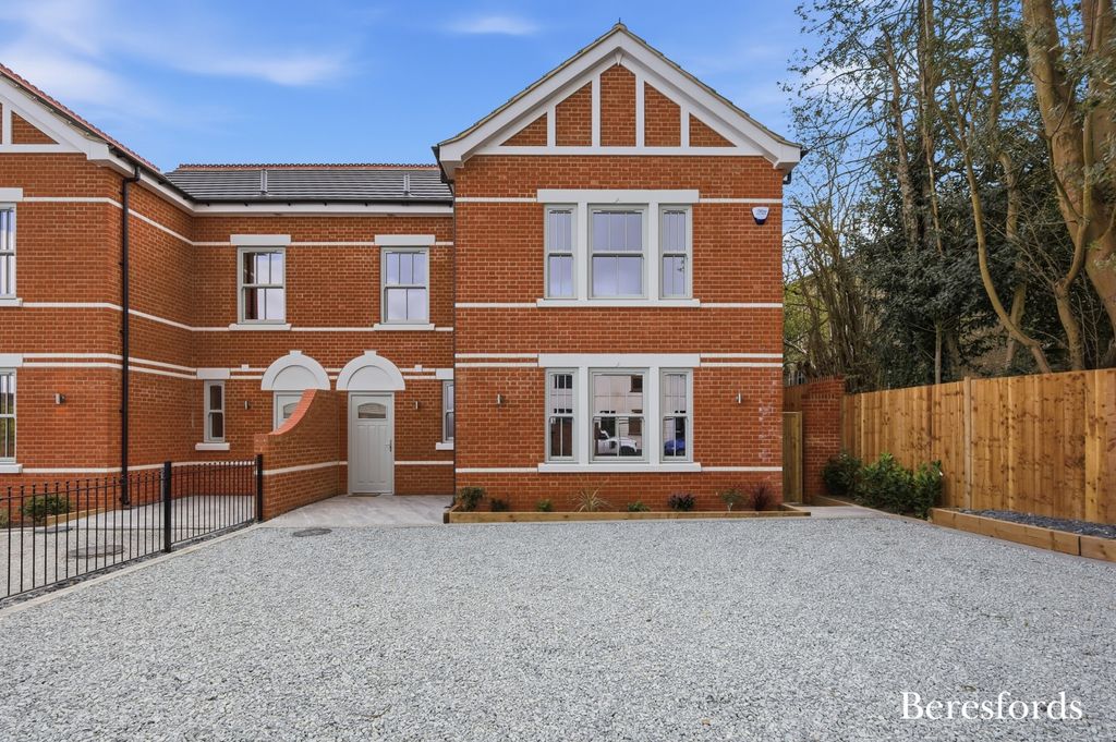5 bed semi-detached house for saleChapel Street, Billericay CM12