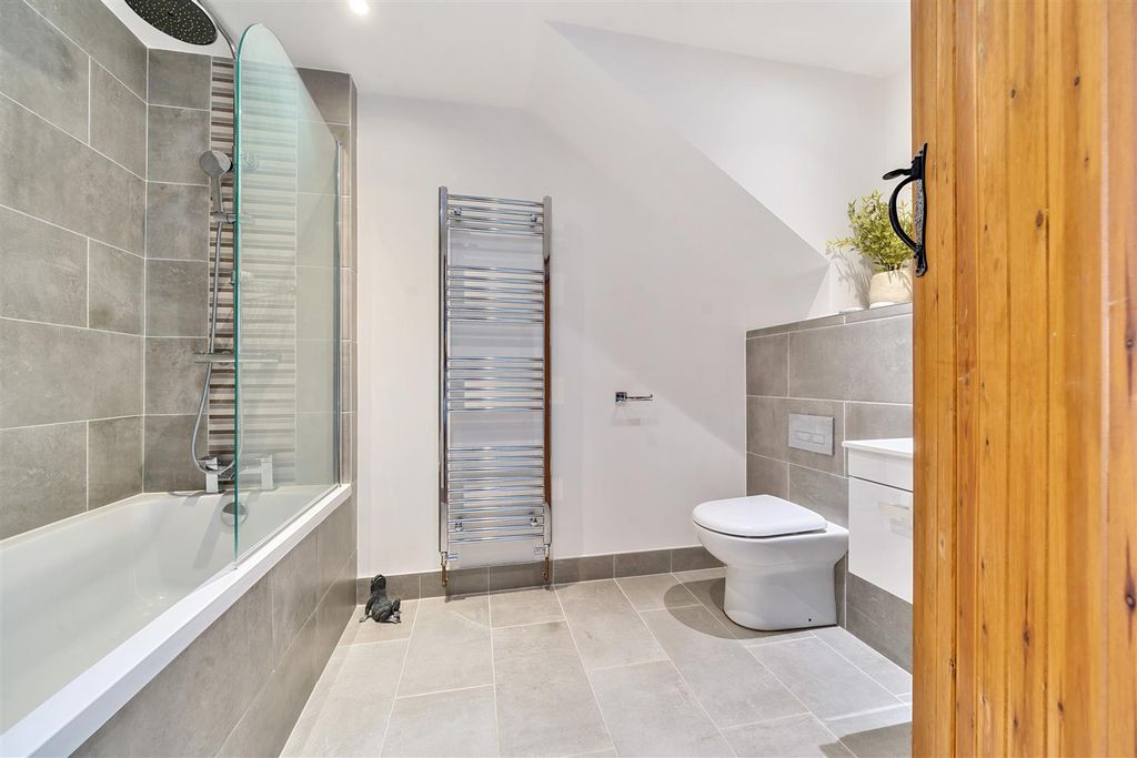 3 bed barn conversion for saleThe Potato Barn, Raans Road, Amersham HP6 photo 4