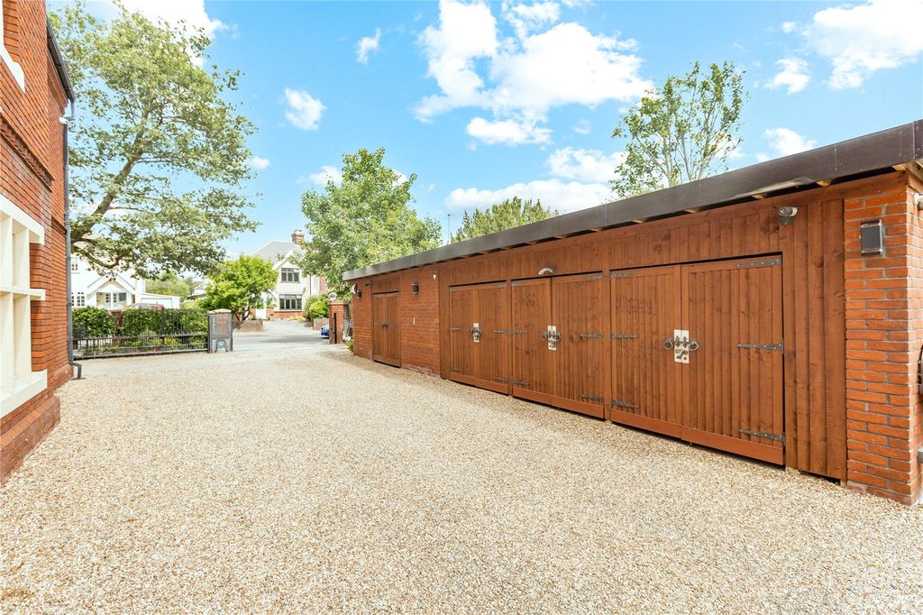 Additional image 18 of 3 bed flat for saleConvent Close, Upminster RM14