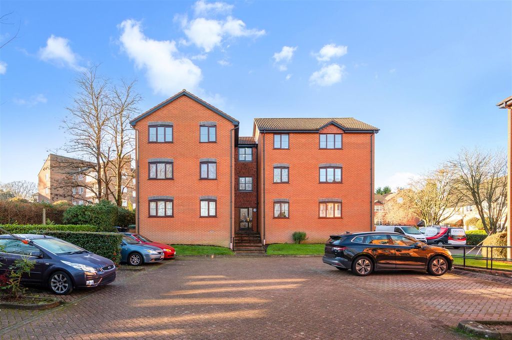 Additional image 16 of 2 bed flat for saleBasing Road, Banstead SM7