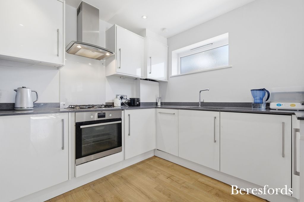 Additional image 3 of 2 bed flat for saleUpminster Road, Upminster RM14