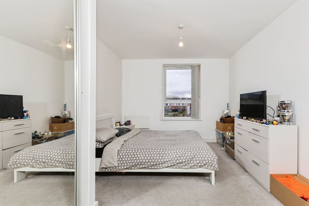 Additional image 9 of 2 bed flat for saleBedwyn Mews, Reading RG2