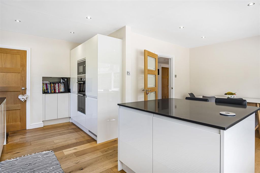 Additional image 8 of 4 bed detached house for saleShinfield Road, Shinfield, Reading RG2