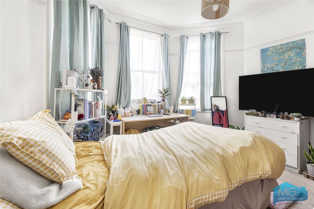 Additional image 19 of 4 bed semi-detached house for saleWood Street, Barnet EN5