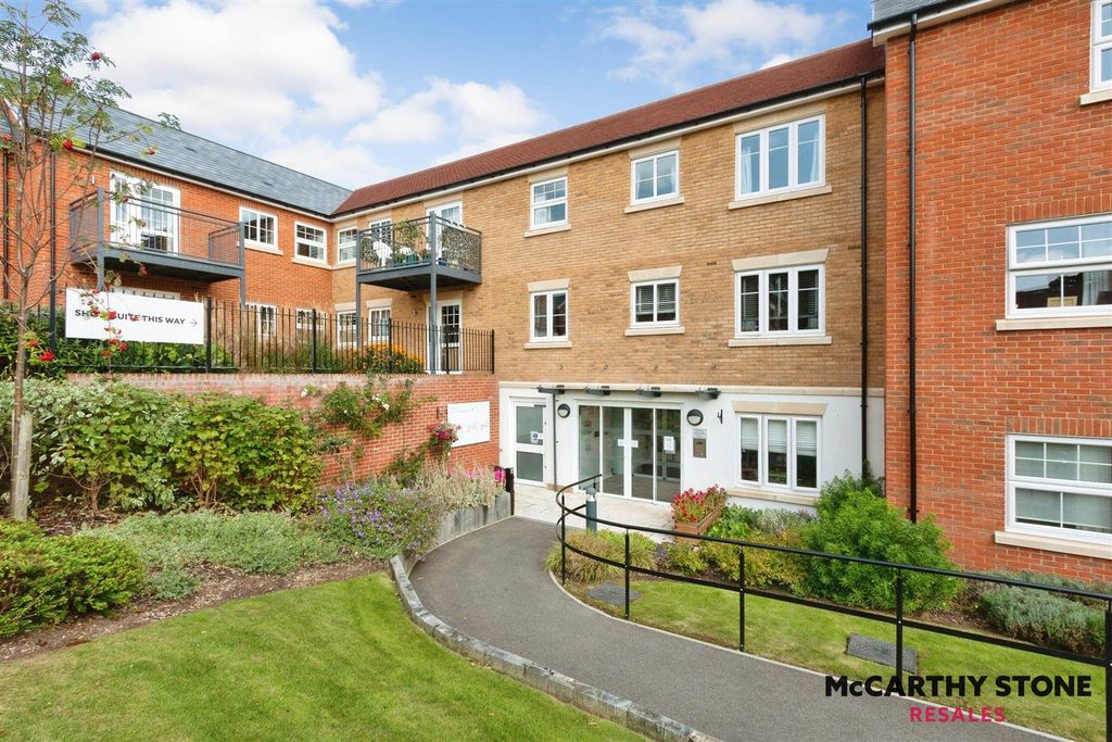 Additional image 26 of 2 bed flat for saleQueen Elizabeth Place, Orchard Lane, Alton GU34