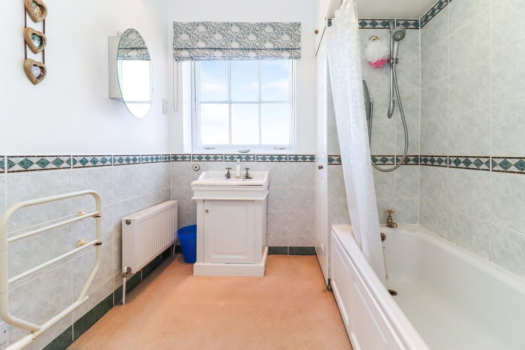 Additional image 16 of 2 bed flat for saleShardeloes, Missenden Road, Amersham HP7